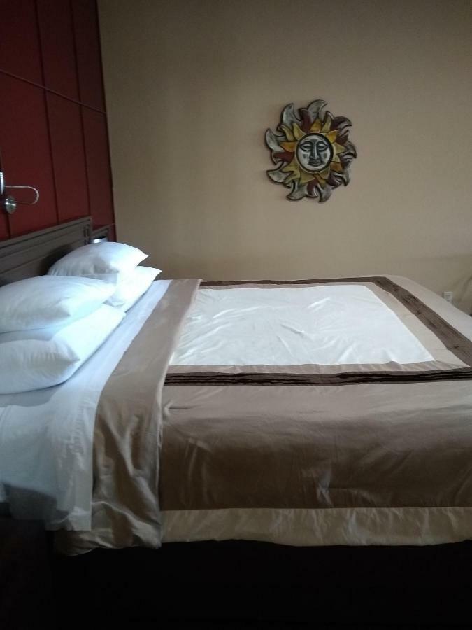 Mayfield Southern Comfort Suites المظهر الخارجي الصورة